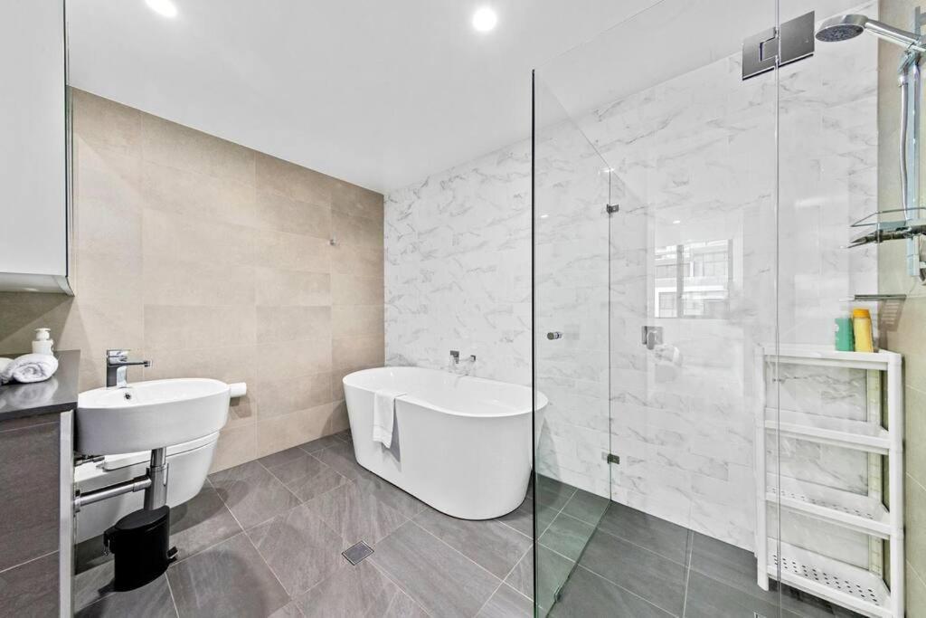 Four Bedroom Apartment With Facilities In Olympic Park Σίδνεϊ Εξωτερικό φωτογραφία
